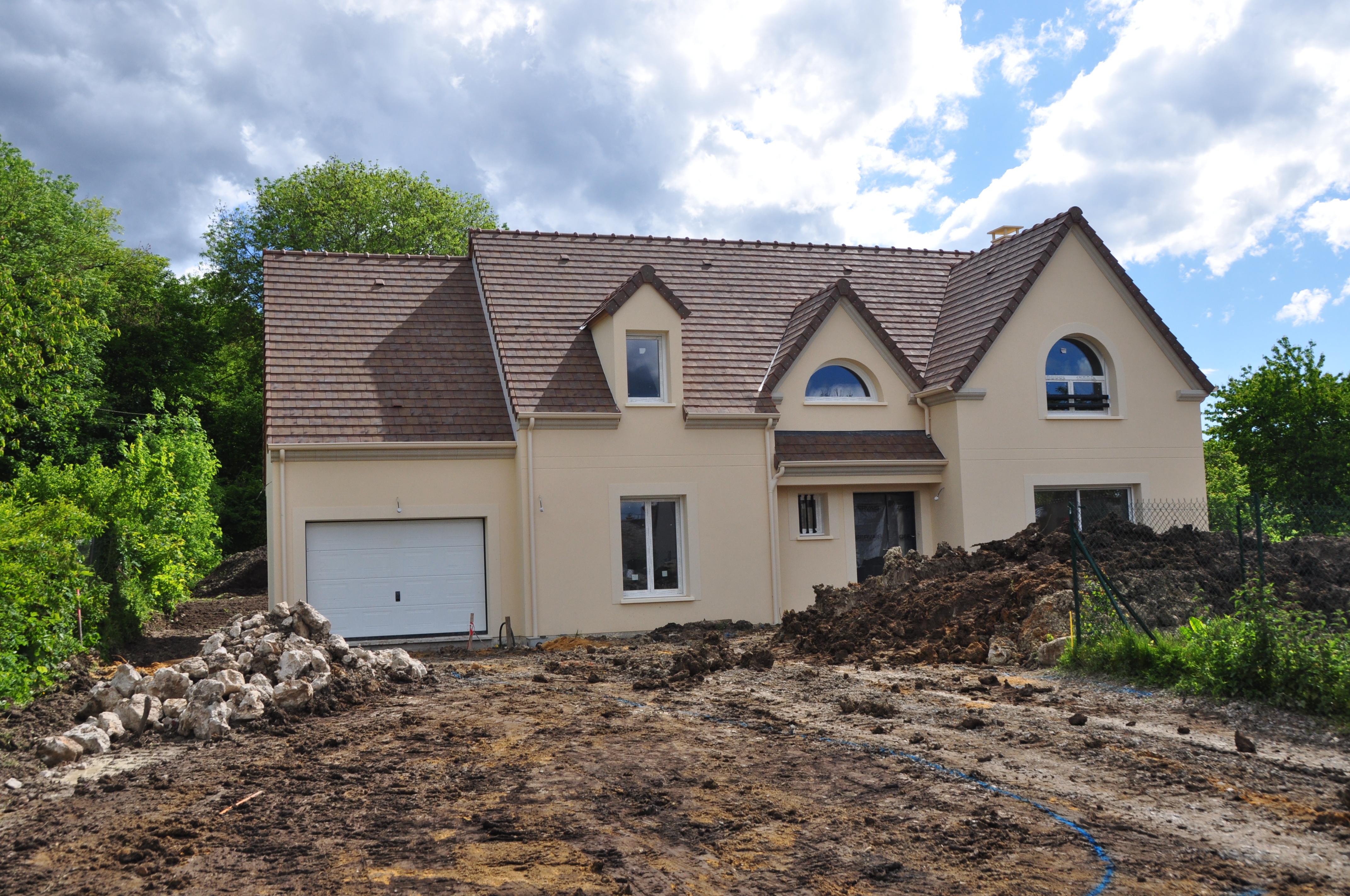 Maison terminée, abords en finition
